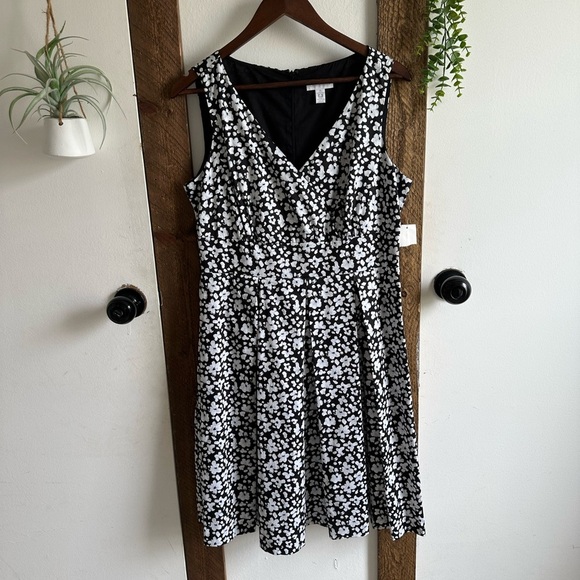 New Charter Club Women’s Fit & Flare Cotton Floral Dress with Pockets size 10 - Picture 6 of 16